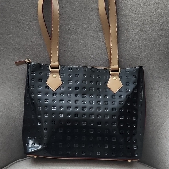 Arcadia Elegant Black and Tan Tote Bag - Picture 1 of 7